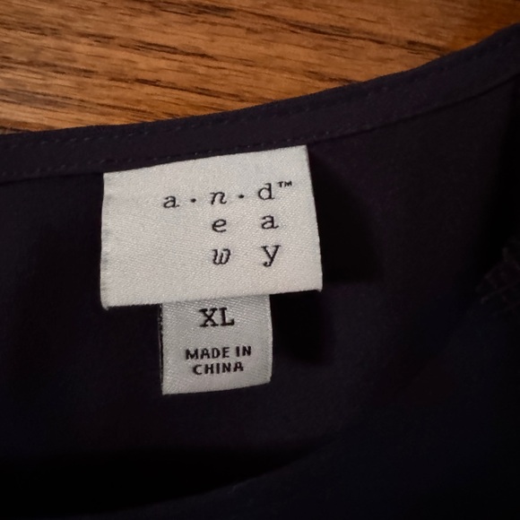 Blue top - Picture 2 of 5